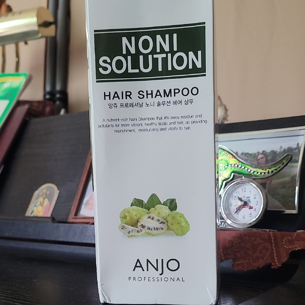 Noni Solution Hair Shampoo - White